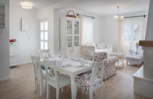 cttu176 Beautiful Dalmatian stone house with private pool 5 2 persons in the idyllic village Gornje Tucepi Makarska