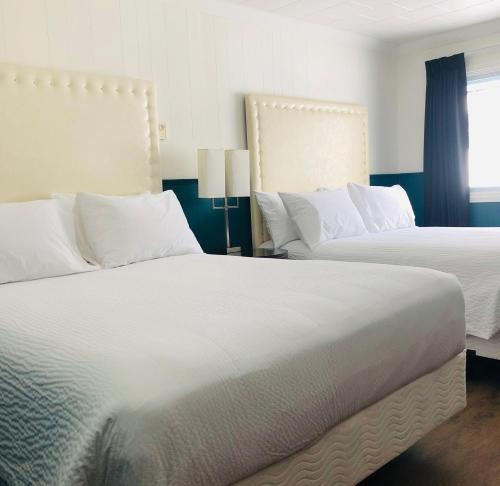 Circle Route Motel - Voyageur Esso