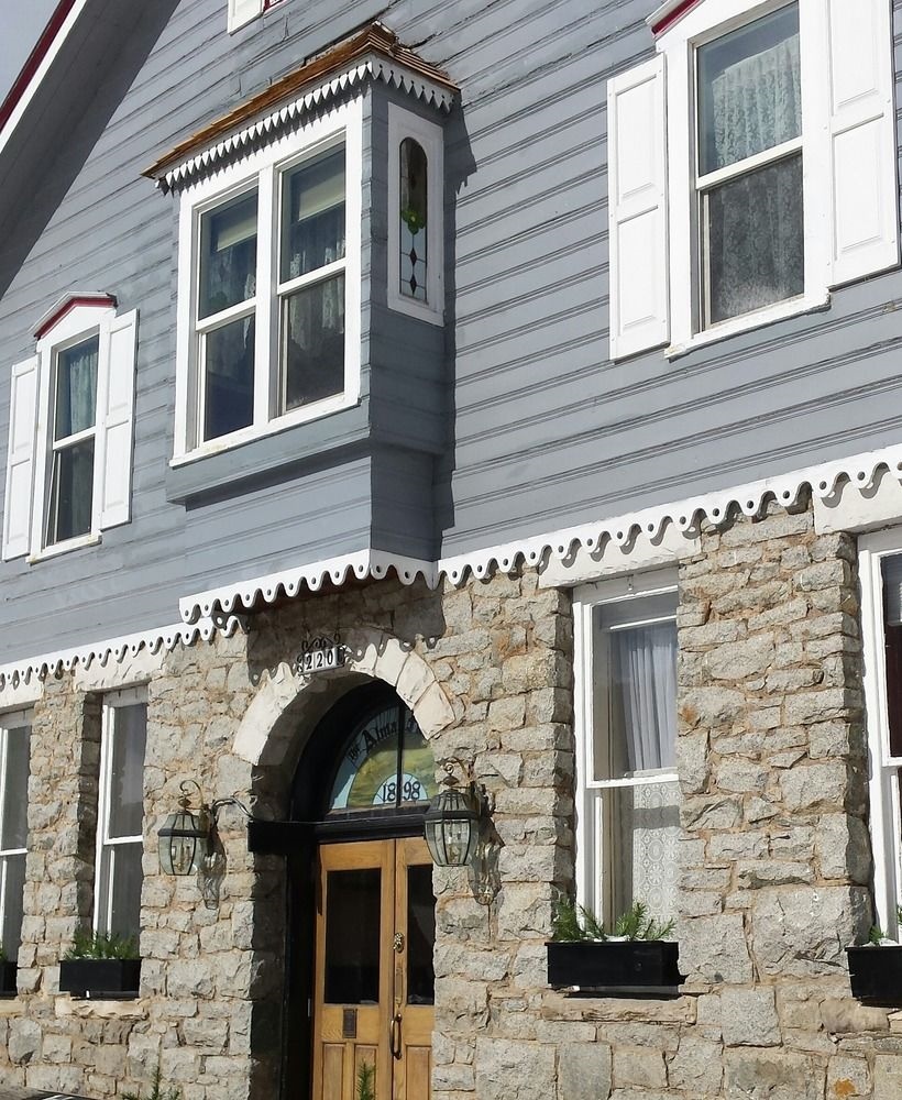 The Inn of the Rockies at the Historic Alma House