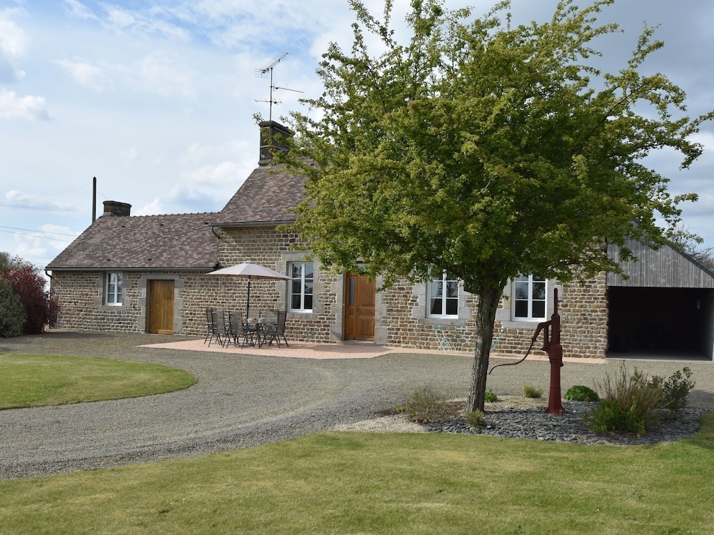 Lovely, Modern Holiday Home With Large Enclosed Garden And Nice Views