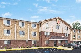 Super 8 by Wyndham Baltimore/Essex Area