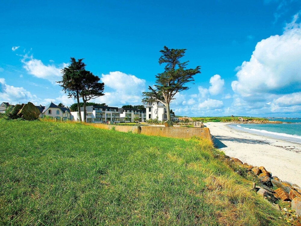 Cozy Apartment At The Beach, Along A Stunning Rocky Shore