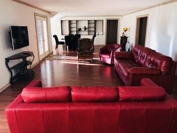 3BR Walkout Basement Apartment