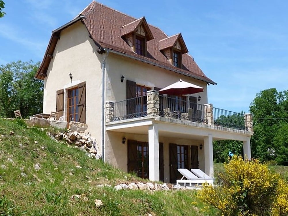 Luxorious Villa In Cajarc With Garden