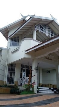 Raffles Villa