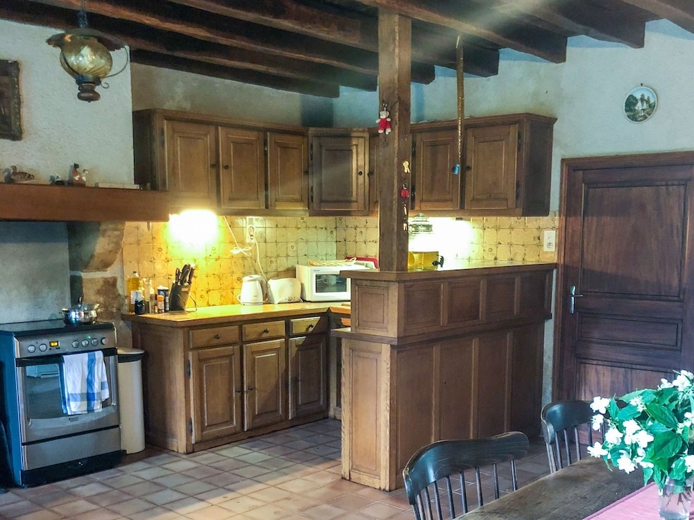 Delightful Holiday Home With A Large Private Swimming Pool, Perfect For Families