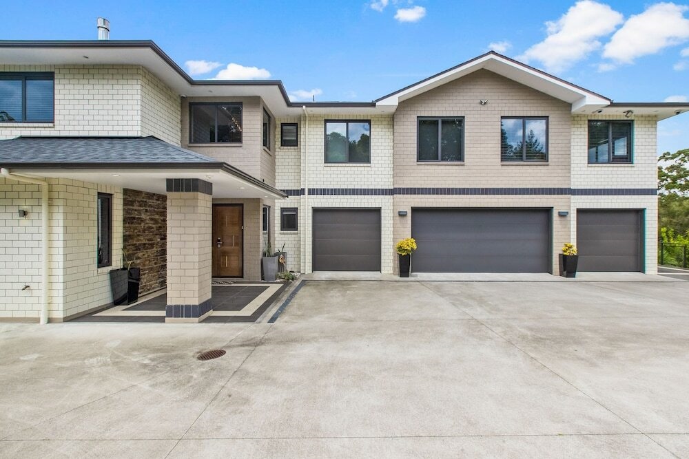 Luxe Whitford Mansion - Pool & Tennis Court