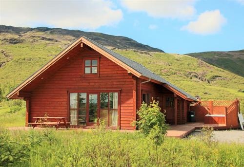 Geysir Modern Log Cabin