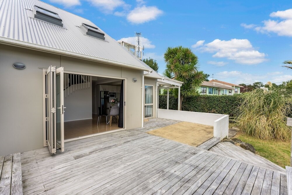 A Home Away From Home - Netflix -Parking