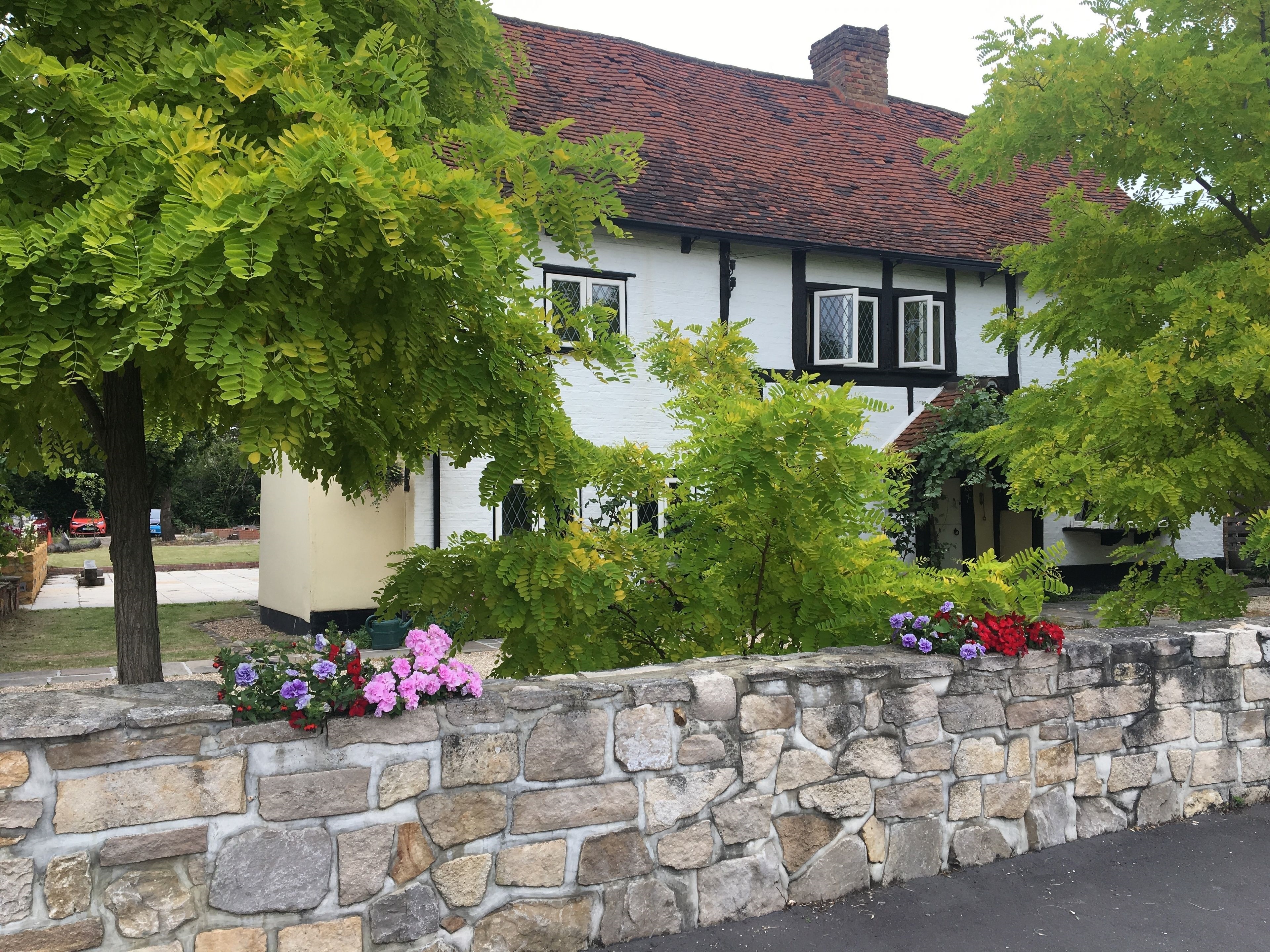 Heathrow Cottages B&b