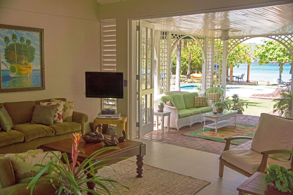 Seagrapes 5Br By Jamaican Treasures