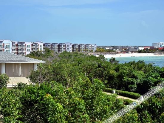 Grand Aston Cayo Las Brujas Beach Resort & Spa