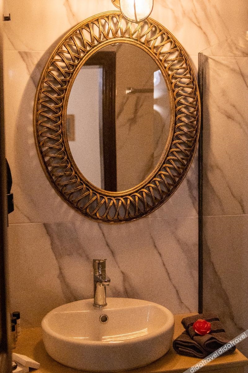 April Luxury Suites - Adults Only