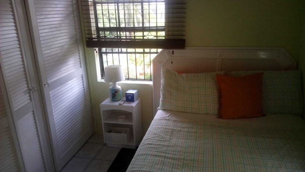 Henrietta's Seaview Studio