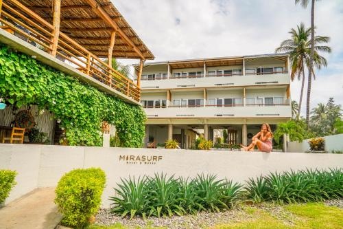 MIRASURF Hotel & Waves