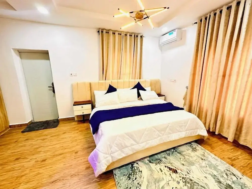 De Calma Apartments