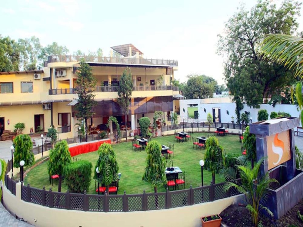 Hotel Saroj Sagar - Sagar