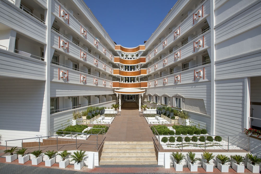 Catamaran Resort Hotel