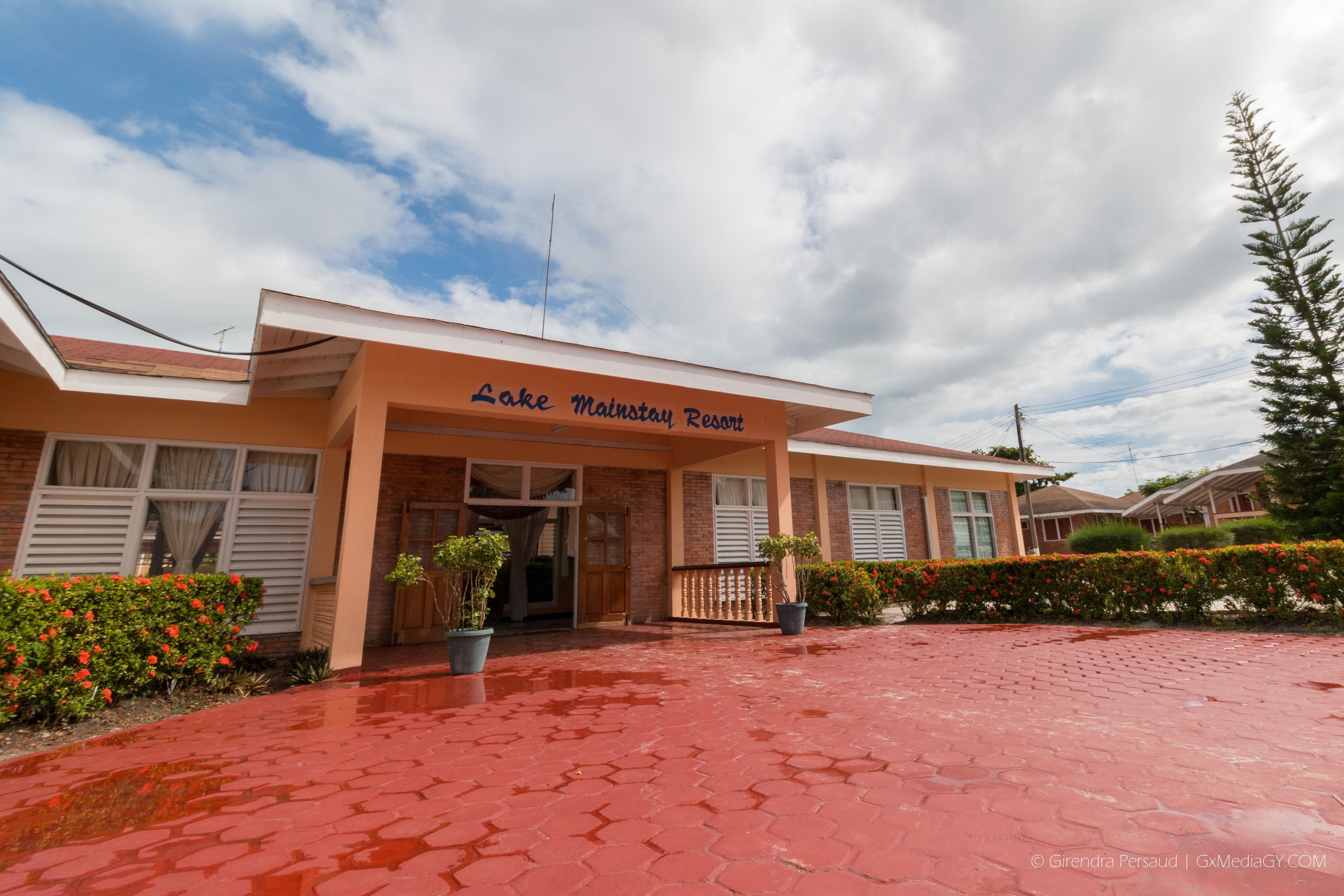 Lake Mainstay Resort