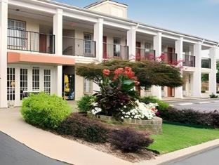 Super 8 by Wyndham Garner/Clayton/Raleigh