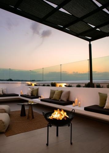 Lora Pearl Luxury Villa By Louis Hotels