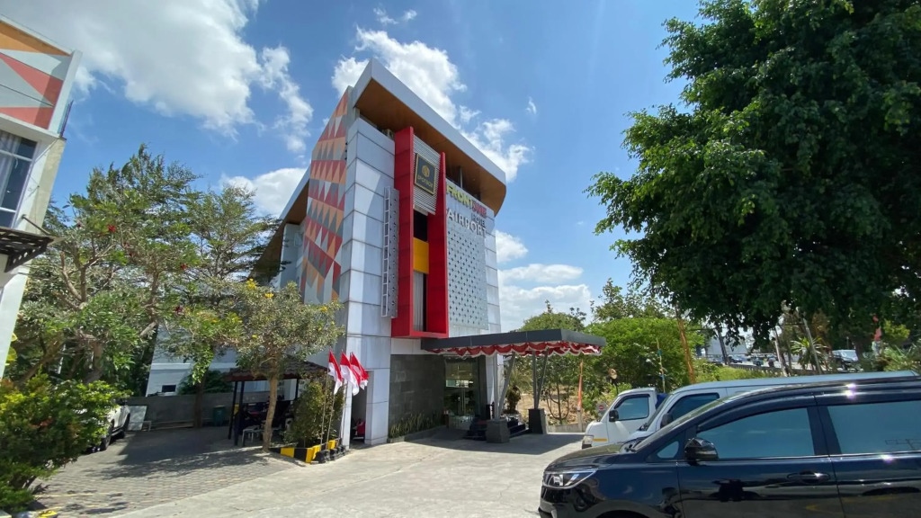 Front One Hotel Airport Solo