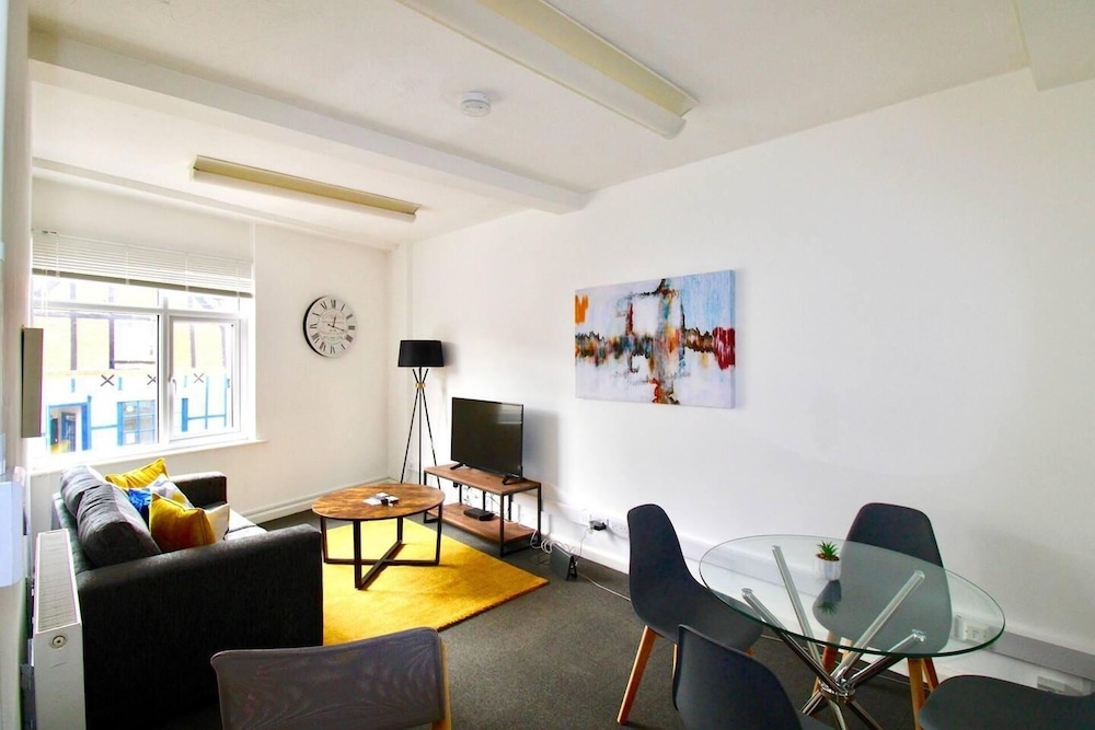 Remarkable 3-Bed Apartment In Newport Pagnell