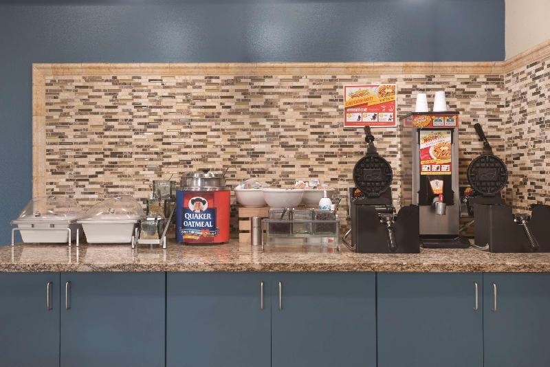 Country Inn & Suites by Radisson, Eagan, MN