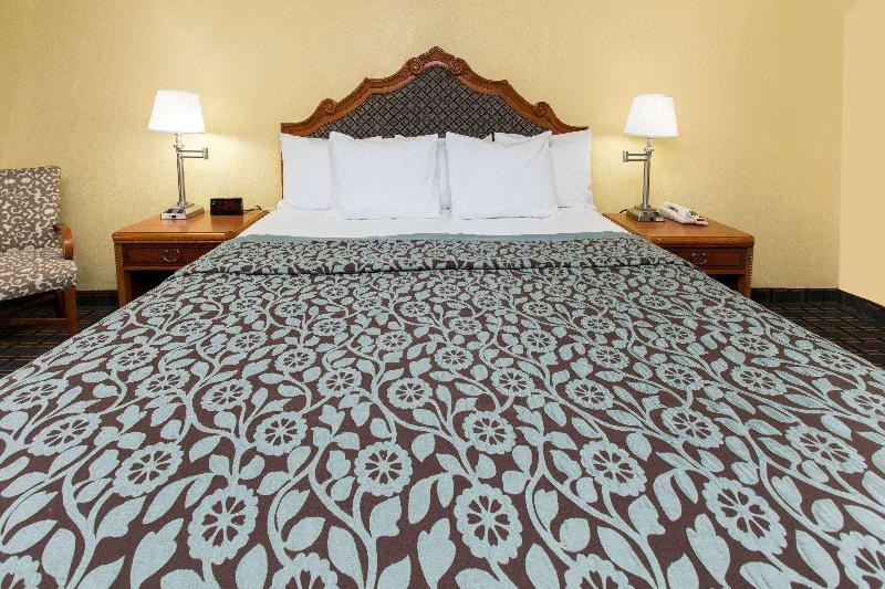 Days Inn By Wyndham Mckinney