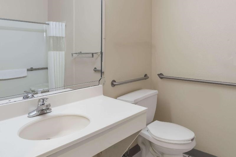 Days Inn & Suites by Wyndham Morris/I-80