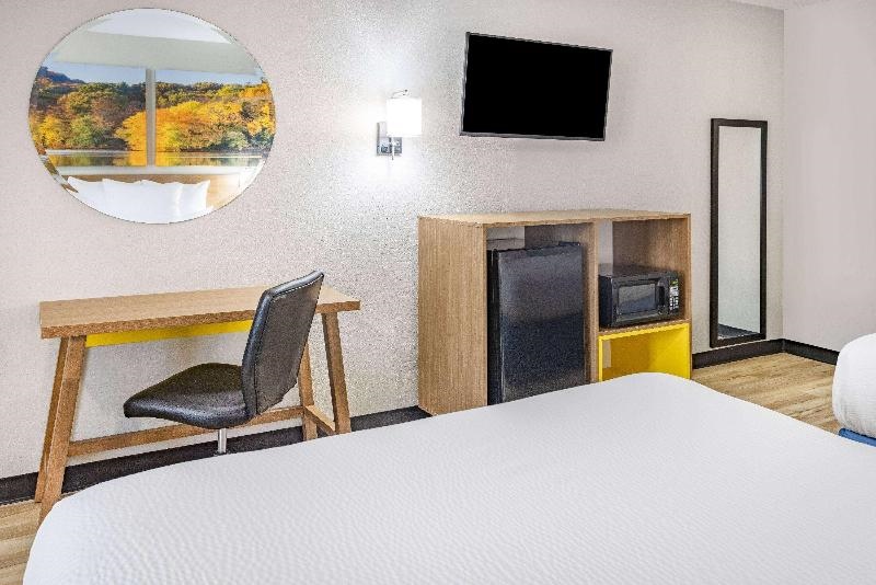 Days Inn By Wyndham Spartanburg Waccamaw