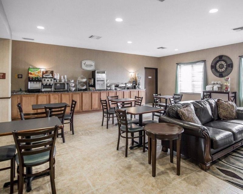 Rodeway Inn & Suites