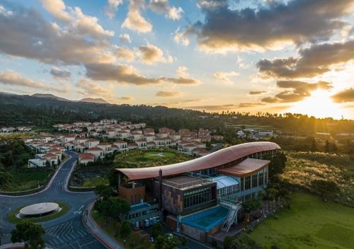 Camphortree Hotel & Resort