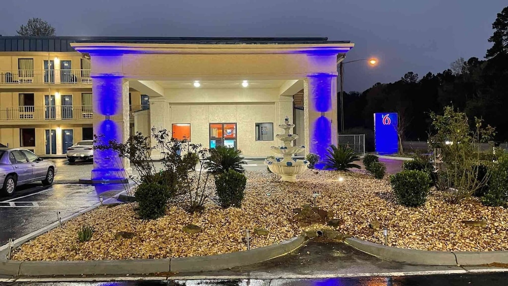 Motel 6 Pooler, GA - Savannah Airport