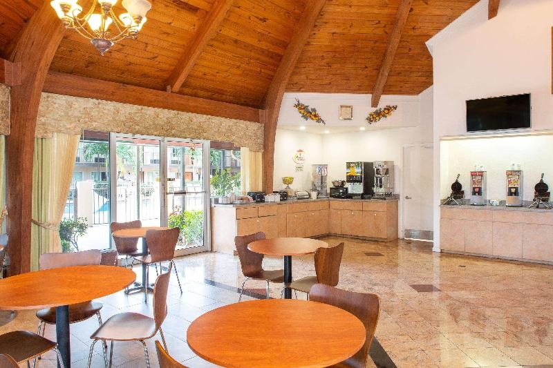 Super 8 By Wyndham North Palm Beach