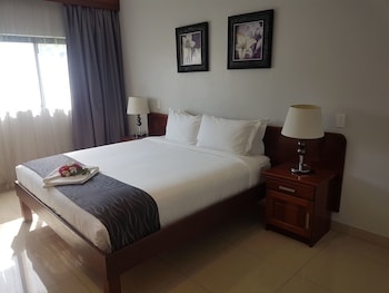 Paddy's Hotel & Apartments