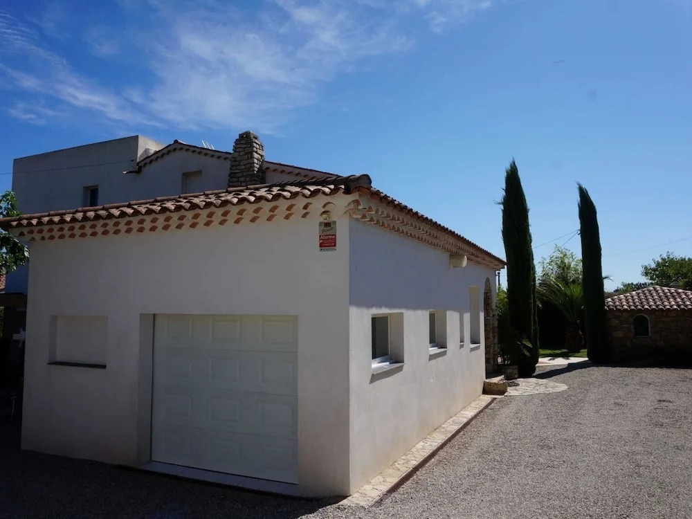 Stylish Holiday Home With Private Heated Pool