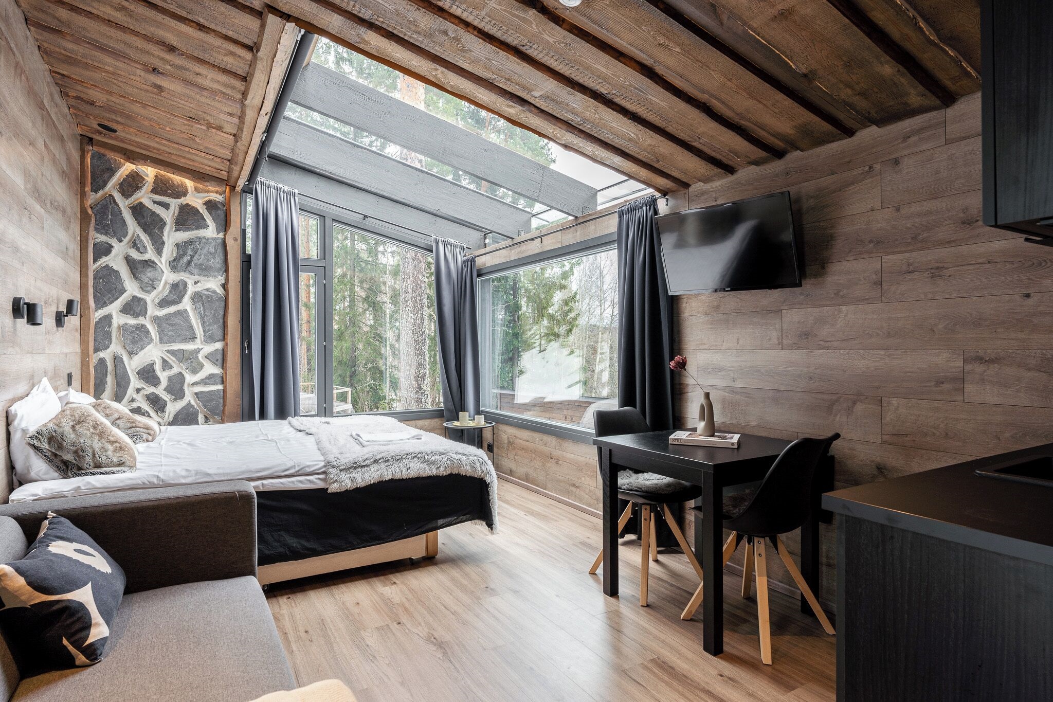 Private & Cozy Suite with lake views