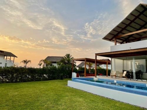 HOP Mykonos en Playa y Naturaleza de Chincha