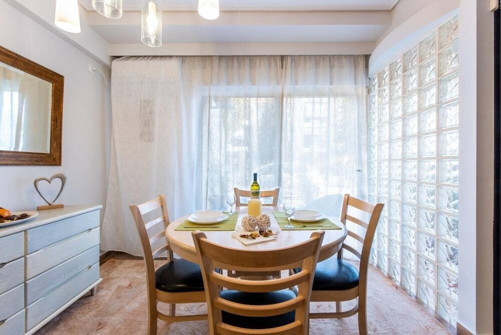 Alimos Bright Apartment Near the Beach