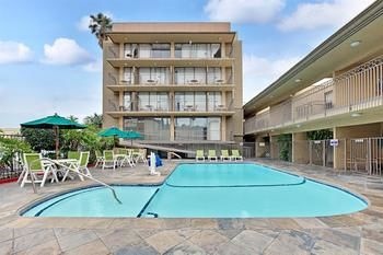MC Pacific Inn & Suites