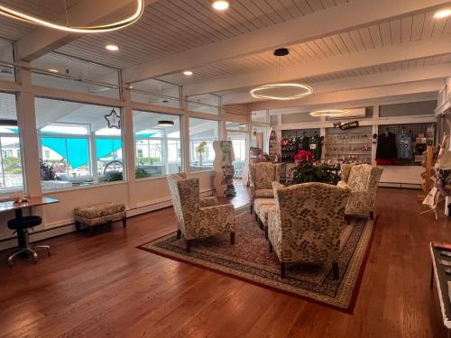 Trade Winds on the Bay