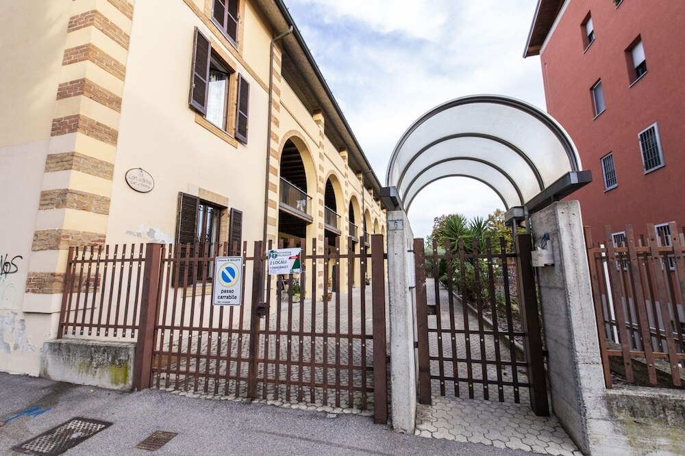 Erba 6 in Baranzate With 1 Bedrooms and 1 Bathrooms