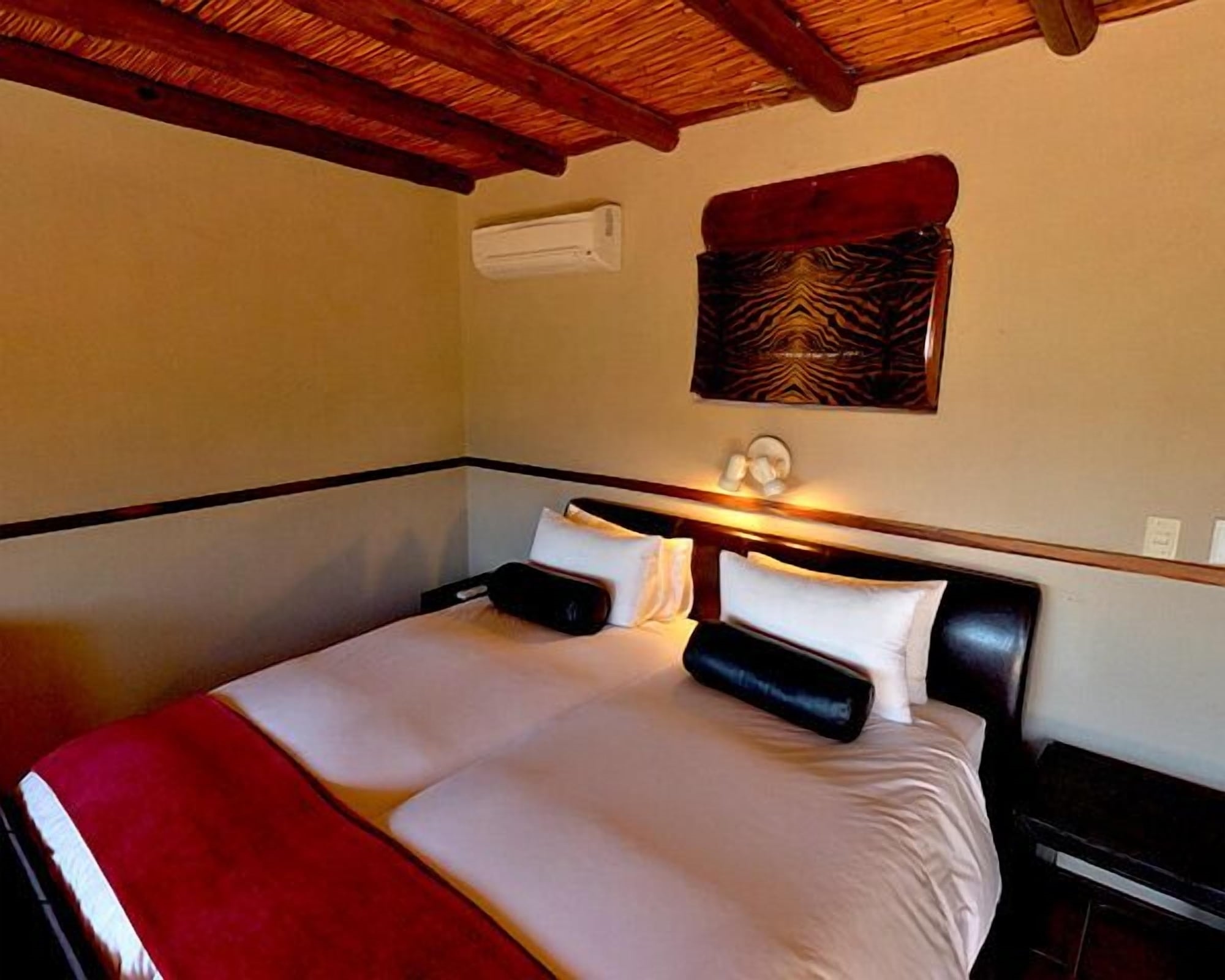 Intu Africa / Zebra Lodge