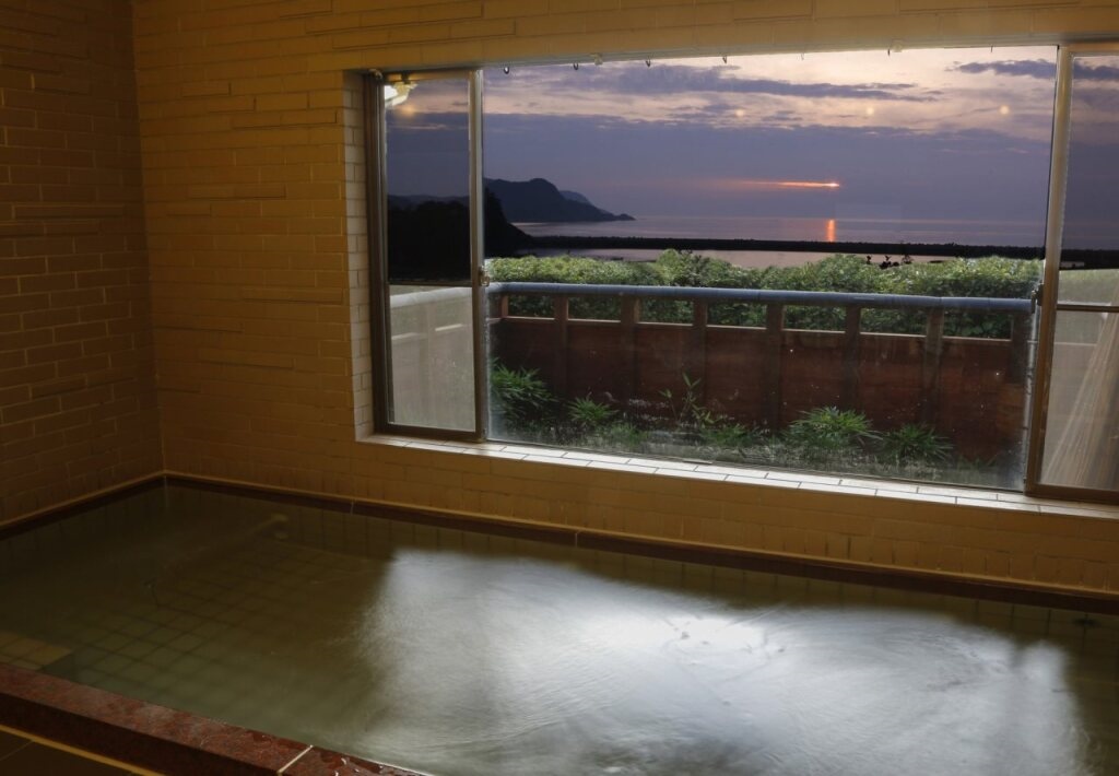 Kasumi Nihon Yuhi Hyakusen no Yado Minatokan