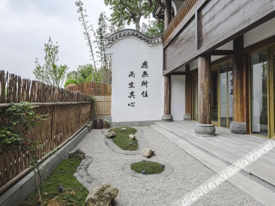 Chanyi Heilongtan Holiday Hotel