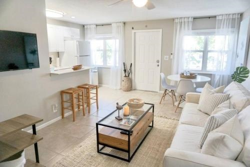 Serenity At Seascape: Steps To The Beach & Shops