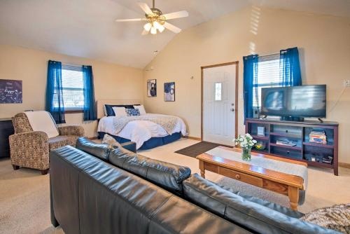 'The Brewer Guesthouse' Tiny Home W/ Patio & Yard!