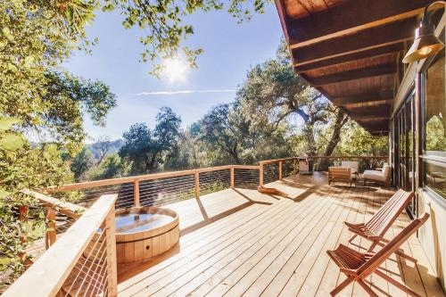 Hot Tub Disney Train Track In Julian Amazing Views