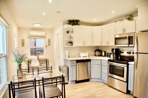 Cozy Home Conveniently Located With King Bed